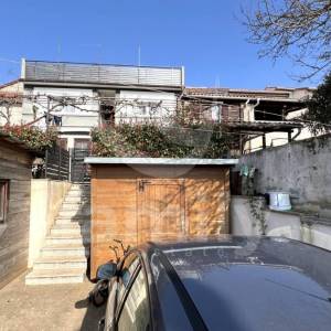 PRODAJA VISOKOISPLATIVE KUĆE SA DVA APARTMANA U ROVINJU