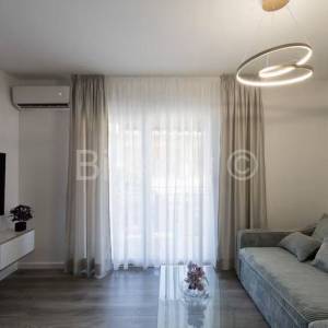 Prodaja,moderno uređen stan 200m od mora,Žedno