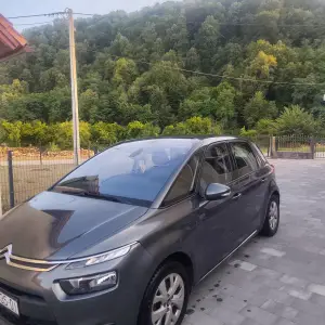 Prodaje se Citroen c4 picasso 1,6 hdi 2014 godište