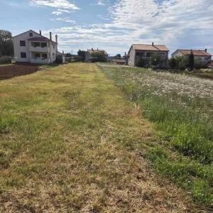 Prodaje se građevinsko zemljište – Marčana, 840 m²