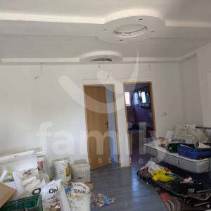 PRODAJE SE KUĆA SA TRI STANA NA MIRNOJ LOKACIJI