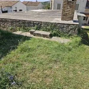 Prodaje se  kuća u izgradnji, 70 m2 blizu Vrsara