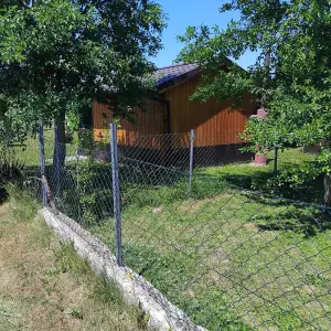 Prodajem drvenu kuču za preseljenje sa postoječeg zemljišta