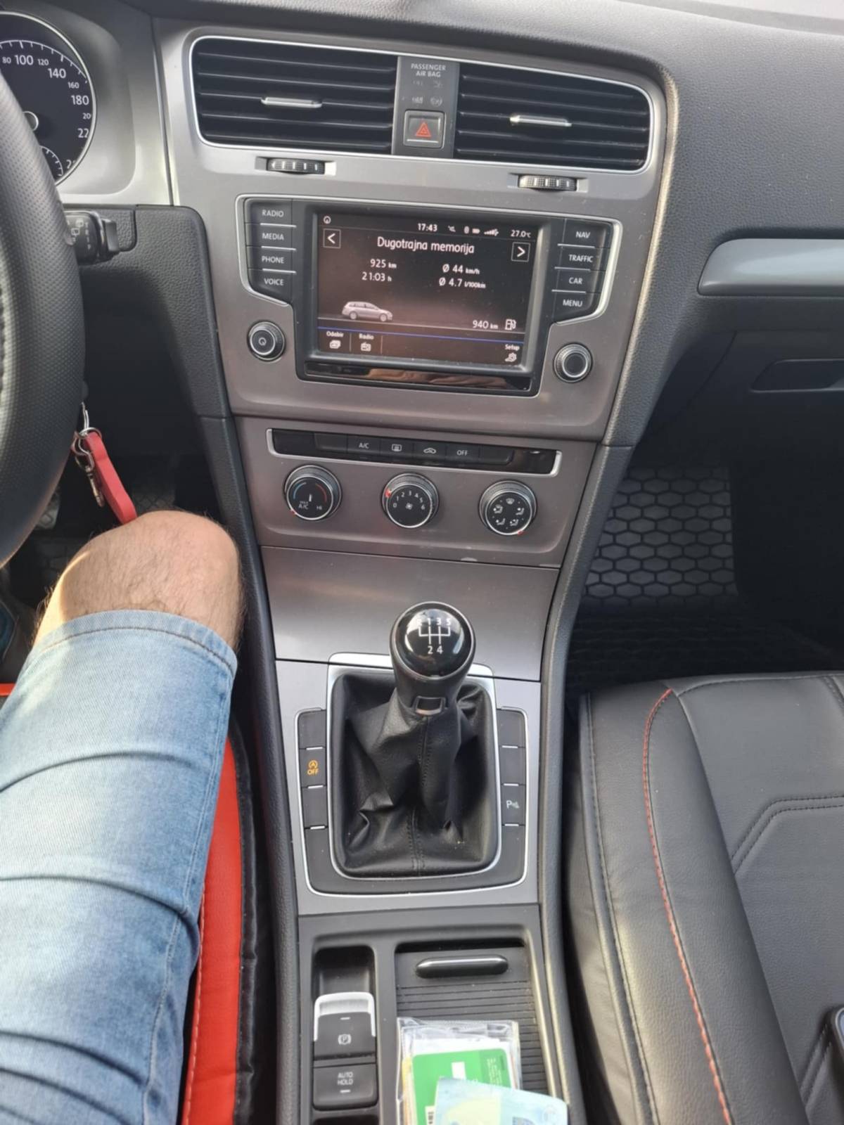 PRODAJEM VW GOLF 7 KARAVAN 2016