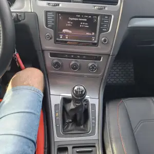PRODAJEM VW GOLF 7 KARAVAN 2016