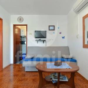 PROFITABILNA APARTMANSKA KUĆA SA BAZENOM I 6 STANOVA