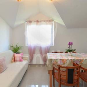 PROFITABILNA APARTMANSKA KUĆA SA BAZENOM I 6 STANOVA