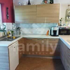 PROFITABILNA APARTMANSKA KUĆA SA BAZENOM I 6 STANOVA