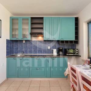 PROFITABILNA APARTMANSKA KUĆA SA BAZENOM I 6 STANOVA