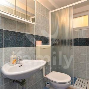 PROFITABILNA APARTMANSKA KUĆA SA BAZENOM I 6 STANOVA