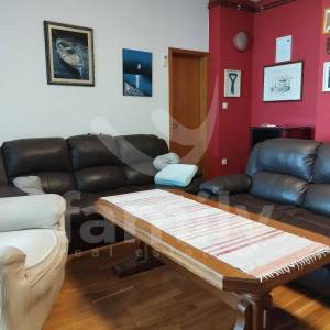 PROFITABILNA APARTMANSKA KUĆA SA BAZENOM I 6 STANOVA