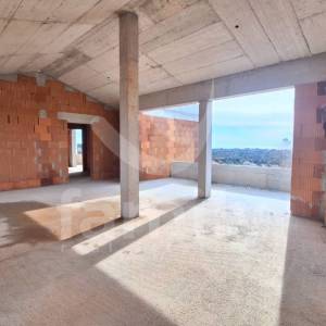PROSTRAN OBITELJSKI PENTHOUSE SA ZAPANJUJUĆIM POGLEDOM NA MORE