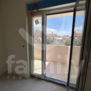 PROSTRANA KUĆA S BAZENOM I POGLEDOM NA MORE