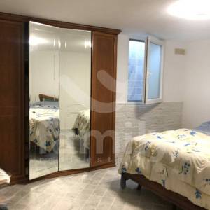 PROSTRANA MODERNA VILA SA KONOBOM  BLIZU MORA