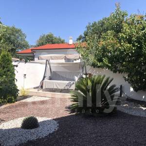 PROSTRANA MODERNA VILA SA KONOBOM  BLIZU MORA