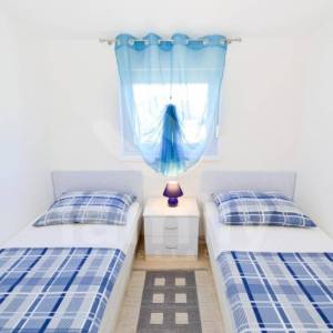 PROSTRANA SAMOSTOJEĆA KUĆA SA 5 APARTMANA I POGLEDOM NA MORE