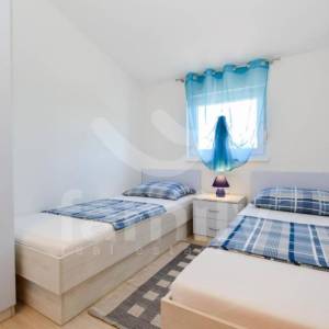 PROSTRANA SAMOSTOJEĆA KUĆA SA 5 APARTMANA I POGLEDOM NA MORE