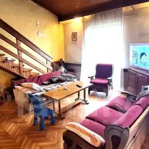 PROSTRANI POSLOVNO STAMBENI OBJEKT NA ODLIČNOJ LOKACIJI