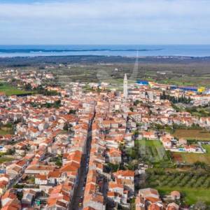 PROSTRANO ZEMLJIŠTE ZA IZGRADNJU VILA POVRŠINE 35 500 m2 NA PREDIVNOJ LOKACIJI