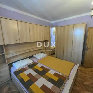 PULA, CENTAR - 2SS+DB kvalitetan obiteljski stan nadomak centra s prostranom terasom