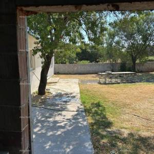 Pula – Valdebek, nezavršena prizemnica s okućnicom