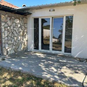 Pula – Valdebek, nezavršena prizemnica s okućnicom