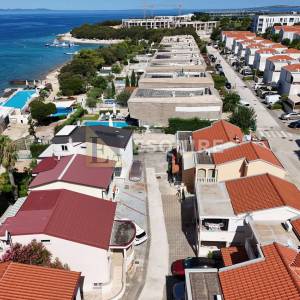 PUNTA SKALA - PETRČANE - DRUGI RED OD MORA Namješten luksuzni penthouse, 168 m²!!!