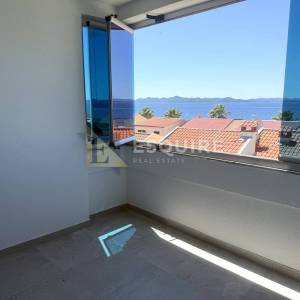PUNTA SKALA - PETRČANE - DRUGI RED OD MORA Namješten luksuzni penthouse, 168 m²!!!