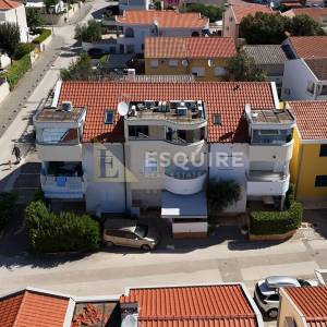 PUNTA SKALA - PETRČANE - DRUGI RED OD MORA Namješten luksuzni penthouse, 168 m²!!!
