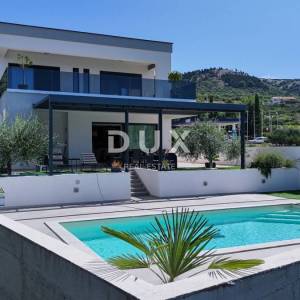 Rab, Banjol, kuća s bazenom, 270 m2, garaža