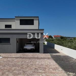 Rab, Banjol, kuća s bazenom, 270 m2, garaža