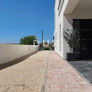 Rab, Banjol, kuća s bazenom, 270 m2, garaža
