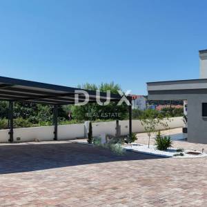 Rab, Banjol, kuća s bazenom, 270 m2, garaža