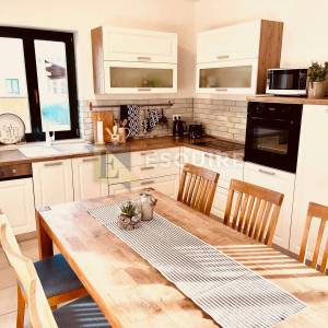 RADOVIN - Četverosobna vila katnica s bazenom - 170m2