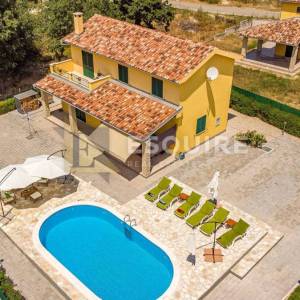 RADOVIN - Četverosobna vila katnica s bazenom - 170m2