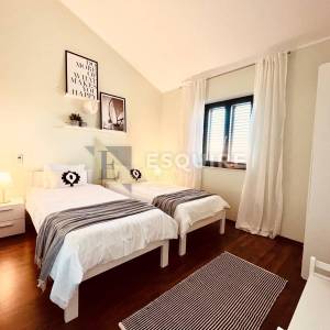 RADOVIN - Četverosobna vila katnica s bazenom - 170m2