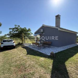 Raštane Gornje, nadomak Biograda na Moru -Kuća s maslinikom na gotovo 4.000 m²!!