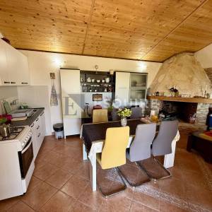 Raštane Gornje, nadomak Biograda na Moru -Kuća s maslinikom na gotovo 4.000 m²!!
