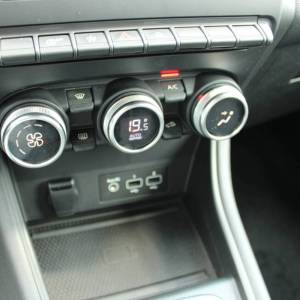Renault Captur TCe 160 AUTOMATIK Intense *LED, NAVIGACIJA, KAMERA*