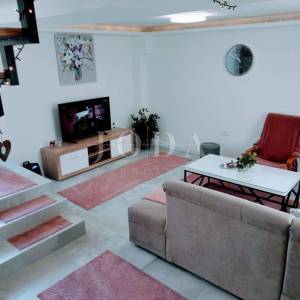 Renovirana kuća kompletno opremljena,Valtura