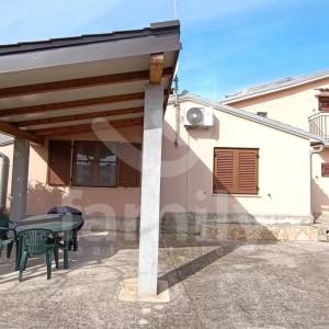 RENOVIRANA KUĆA U  PRIGRADSKOM NASELJU PULE