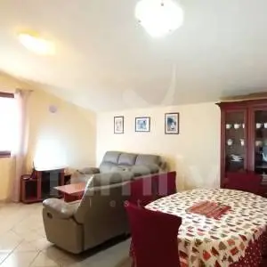 RENOVIRANA KUĆA U  PRIGRADSKOM NASELJU PULE
