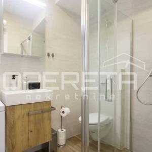 Renovirani studio apartman 30 m² u srcu Kaštel Gomilice