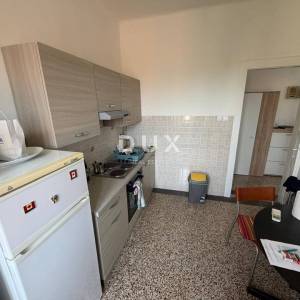 RIJEKA, BANDEROVO - stan 49 m2, 1S+DB POTPUNO ADAPTIRAN + okućnica! PRILIKA!