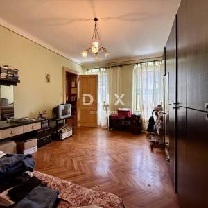 RIJEKA, BELVEDER - Dvosoban stan s balkonom za adaptaciju - lokacija i potencijal!