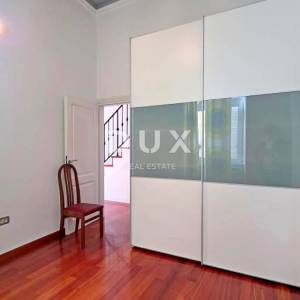 RIJEKA, BULEVARD – Ekskluzivni prizemni stan s paviljonom i okućnicom, 128m²