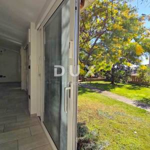 RIJEKA, BULEVARD – Ekskluzivni prizemni stan s paviljonom i okućnicom, 128m²