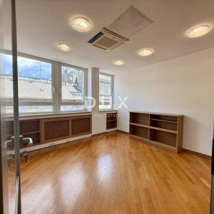 RIJEKA, CENTAR - Predivan PP za uredsku djelatnost na savršenoj lokaciji u blizini Korza!