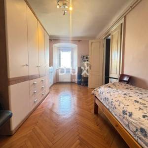 RIJEKA, CENTAR – Prostran četverosobni stan od 110 m² u blizini Korza