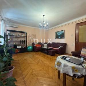 RIJEKA, CENTAR – Prostran četverosobni stan od 110 m² u blizini Korza